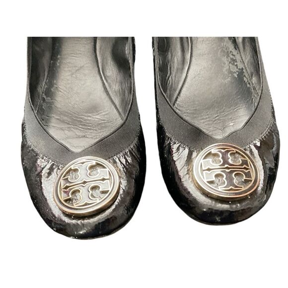 Tory Burch Carolines Black Patent Leather Ballet Flat Shoes Gold Logo Medallion - Picture 3 of 6